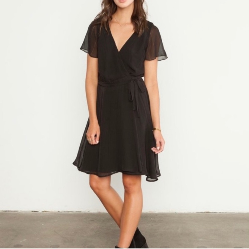 Amour Vert Destiny Mulberry Silk Dress (Black)